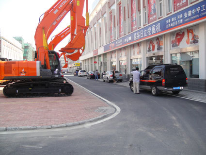 辦公樓正門(mén)及樣機(jī)展場(chǎng)——近.jpg