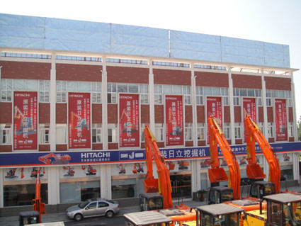 辦公樓正門(mén)及樣機(jī)展場(chǎng)——遠(yuǎn).jpg